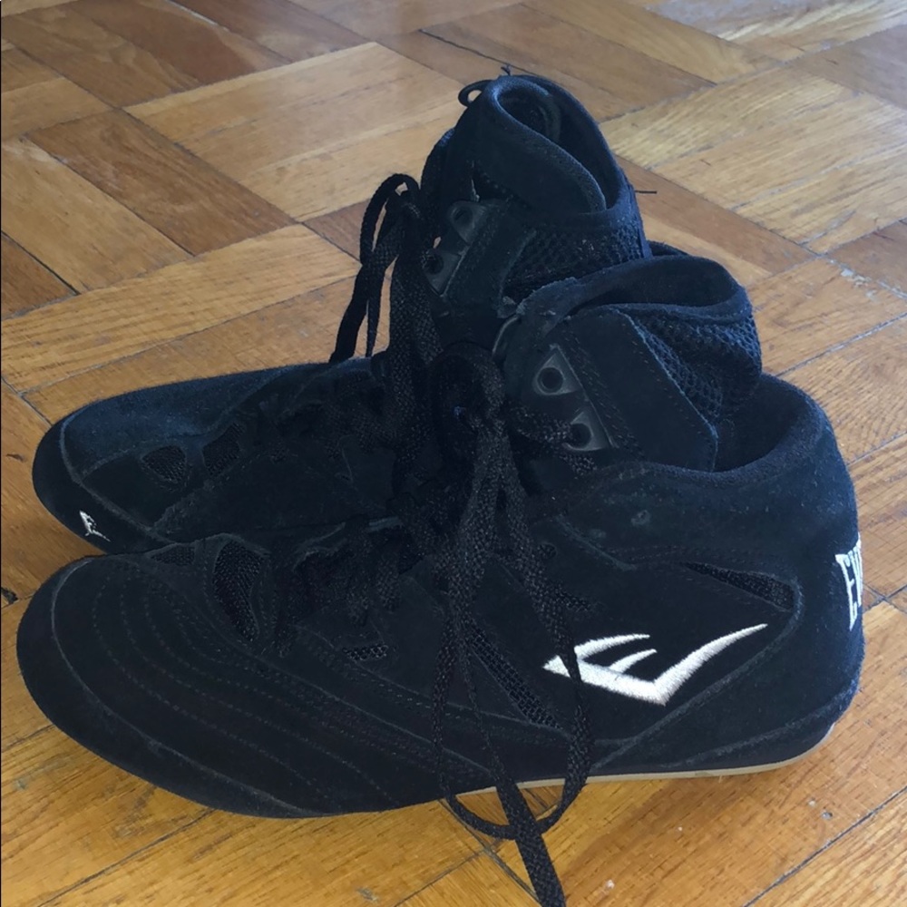 Black Everlast boxing shoes